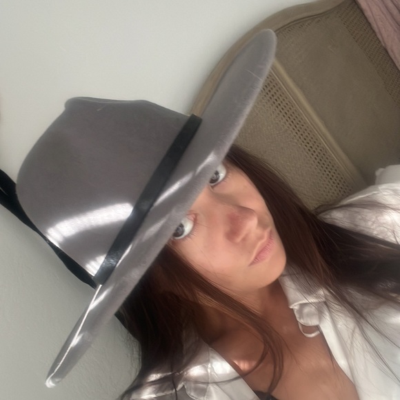 Grey Rancher Hat with Leather Buckle Detail - Picture 4 of 4